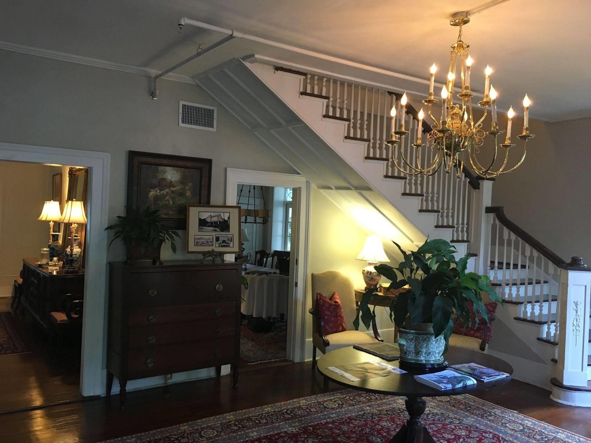Carriage House Inn เอเกน ภายนอก รูปภาพ